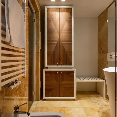 Luxury Carra -