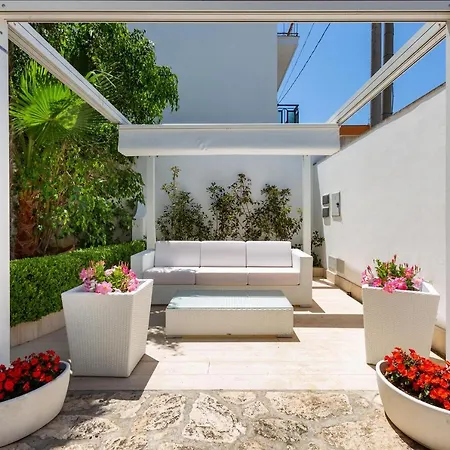 Luxury Carra - *